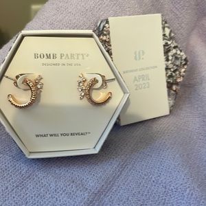 New bomb party set of two earrings